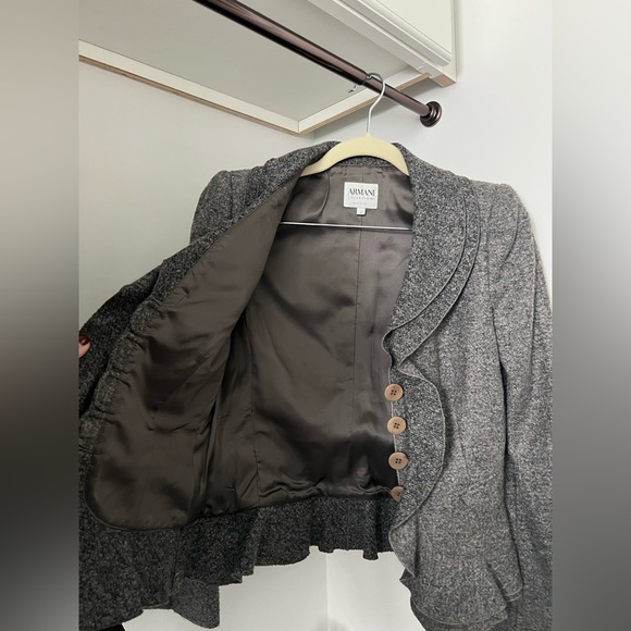 Armani Collezioni Cashmere Ruffle Blazer Jacket, Size 2 - Picture 9 of 10